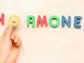 Zaburzenia hormonalne objawy skórne – co mogą oznaczać dla zdrowia?