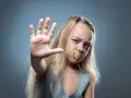 Ile grozi za znęcanie się psychiczne? Poznaj surowe kary i konsekwencje