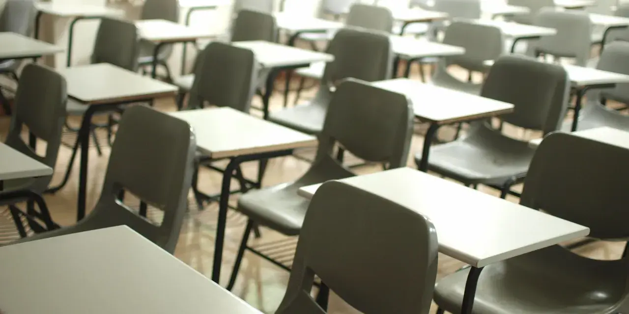 Fobia szkolna objawy: Jak rozpoznać lęk przed szkołą u dziecka