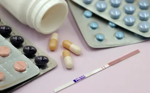 Zaburzenia hormonalne u kobiet objawy – jak je rozpoznać i leczyć