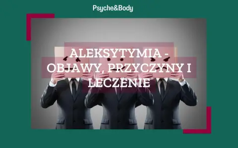 Trzech mężczyzn w garniturach trzyma kartony z uśmiechniętymi buźkami, symbolizując aleksytymia - co to za stan?