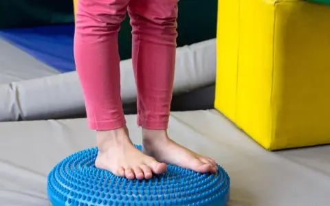 Zaburzenia integracji sensorycznej objawy – jak je rozpoznać i zrozumieć