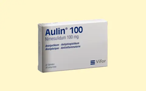 Opakowanie Aulin 100 mg z nimesulidem. Informacje o tym, jak długo działa Aulin, znajdują się w ulotce.