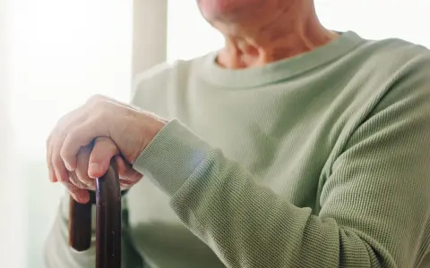 Psychiczne objawy Parkinsona: Jak je rozpoznać i leczyć?