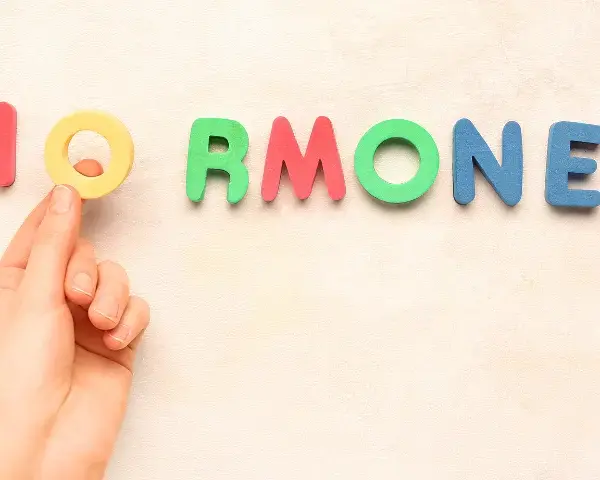 Zaburzenia hormonalne objawy skórne – co mogą oznaczać dla zdrowia?