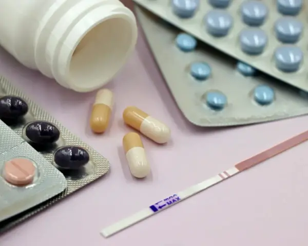Zaburzenia hormonalne u kobiet objawy – jak je rozpoznać i leczyć