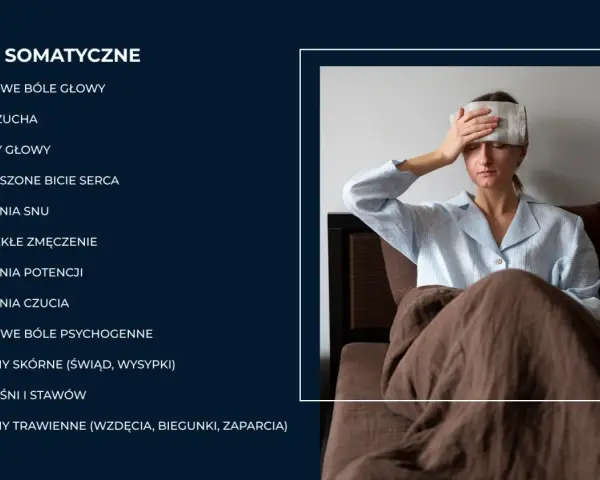 Kobieta z okładem na czole, cierpiąca na bóle somatyczne, takie jak bóle głowy, brzucha, czy problemy ze snem.