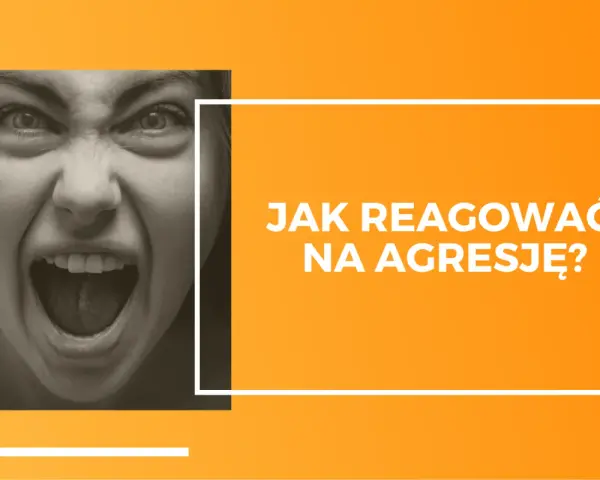 Twarz kobiety krzyczy, pokazując zęby. Obok napis: "Jak reagować na agresję?".
