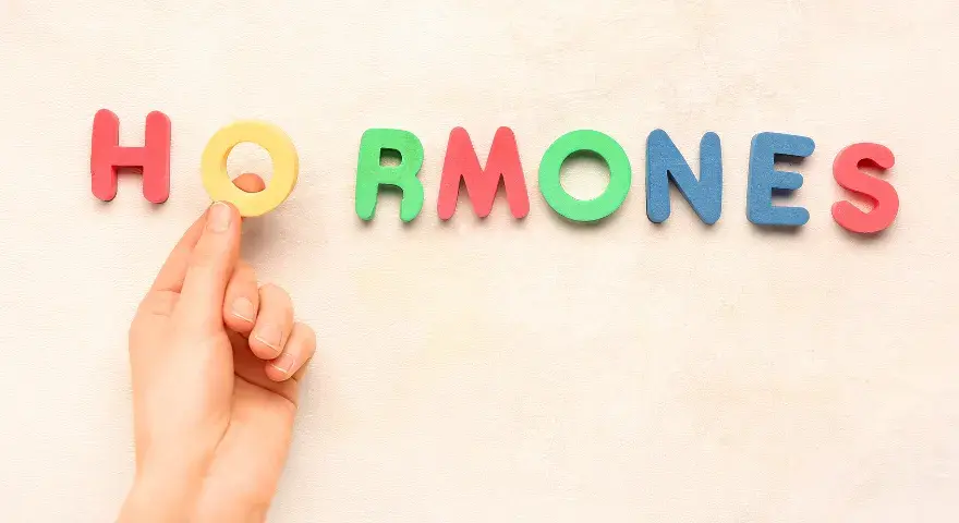 Zaburzenia hormonalne objawy skórne – co mogą oznaczać dla zdrowia?