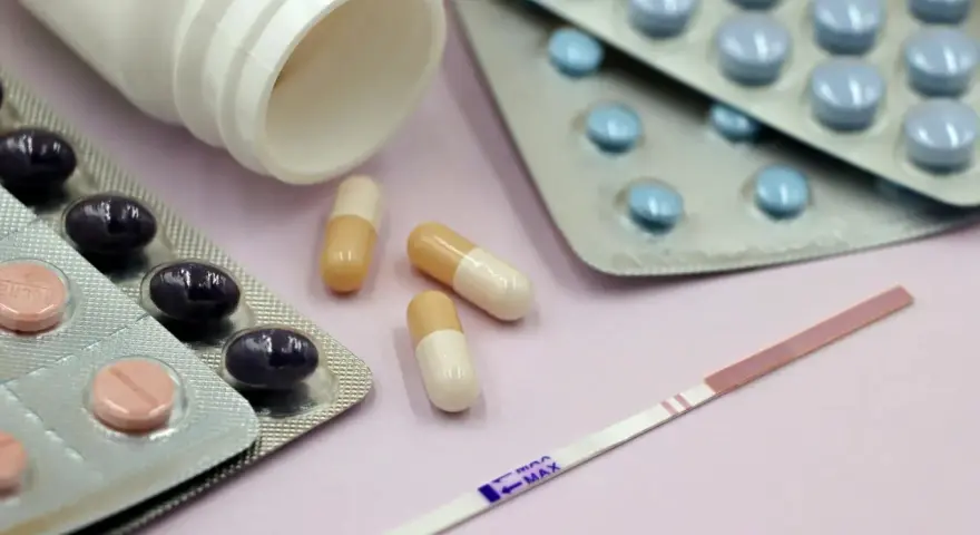 Zaburzenia hormonalne u kobiet objawy – jak je rozpoznać i leczyć