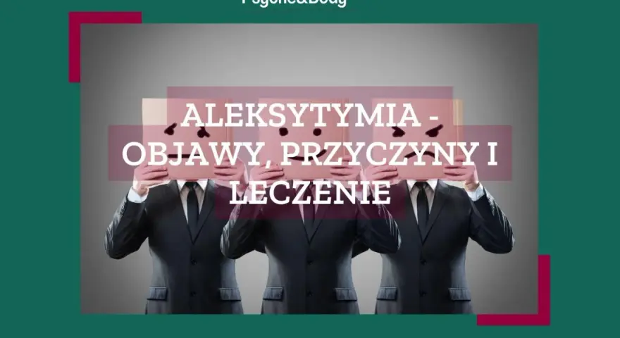 Trzech mężczyzn w garniturach trzyma kartony z uśmiechniętymi buźkami, symbolizując aleksytymia - co to za stan?