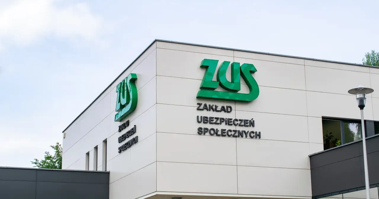 Budynek ZUS. Dowiedz się, ile wynosi renta dla chorych psychicznie i jakie są kryteria jej przyznania.