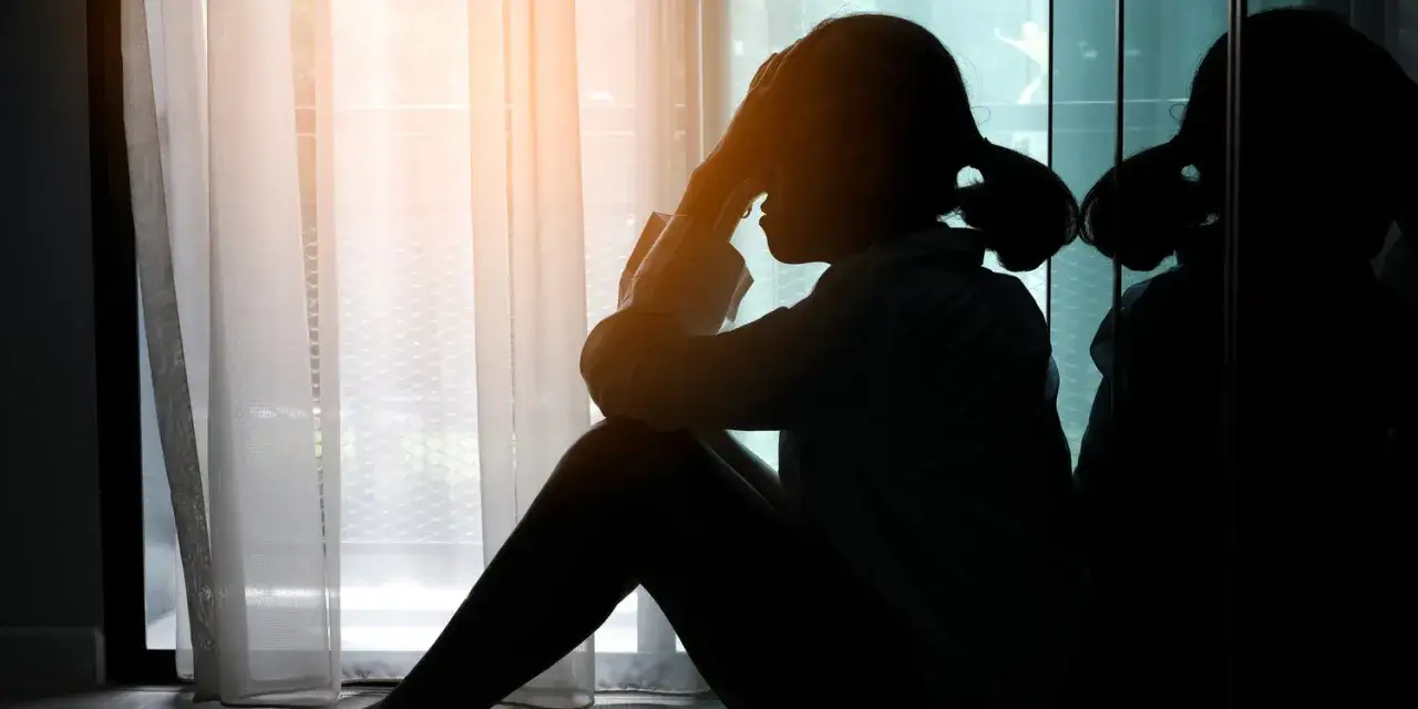 Zdjęcie Dołek psychiczny objawy – poznaj sygnały, które mogą zaniepokoić